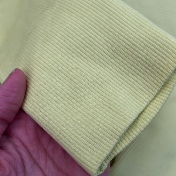 Lululemon Swiftly Tech Long-Sleeve Shirt 2.0 Race Length Electric Lemon - Picture 7 of 11